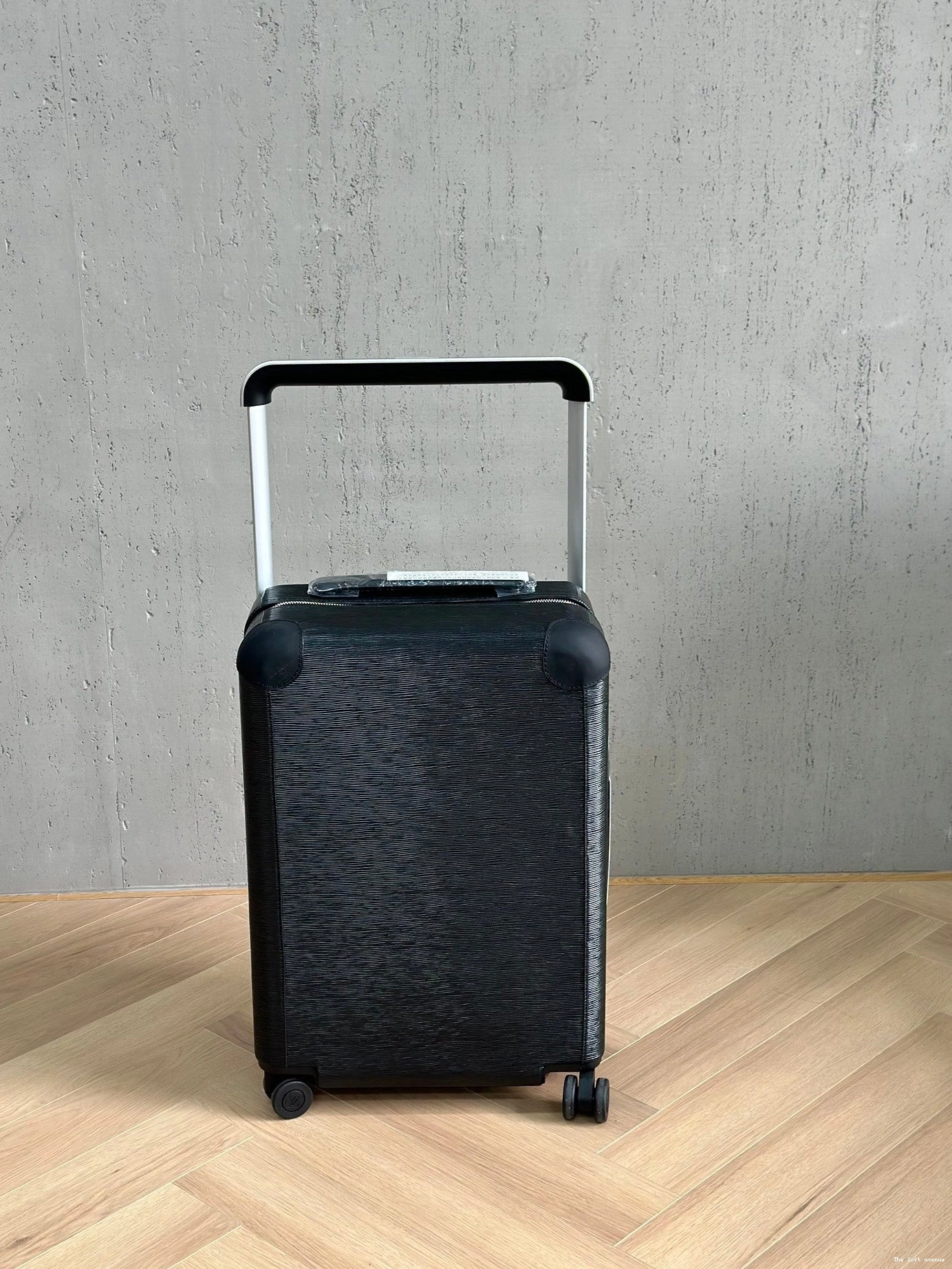 CUSTOM HORIZON MONOGRAM CABIN 37L SUITCASE 55 EMBOSSED 0821